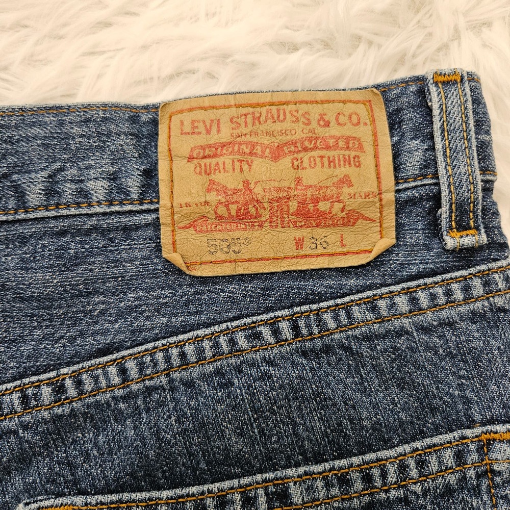 Levi's Women's Medium Blue Denim Raw Hem High Rise 505 Shorts. Size 36 - Picture 3 of 9